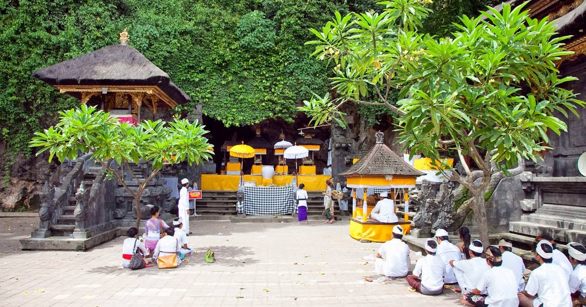 Wisata Pura Goa Lawah Klungkung ARTHA Tour & Travel