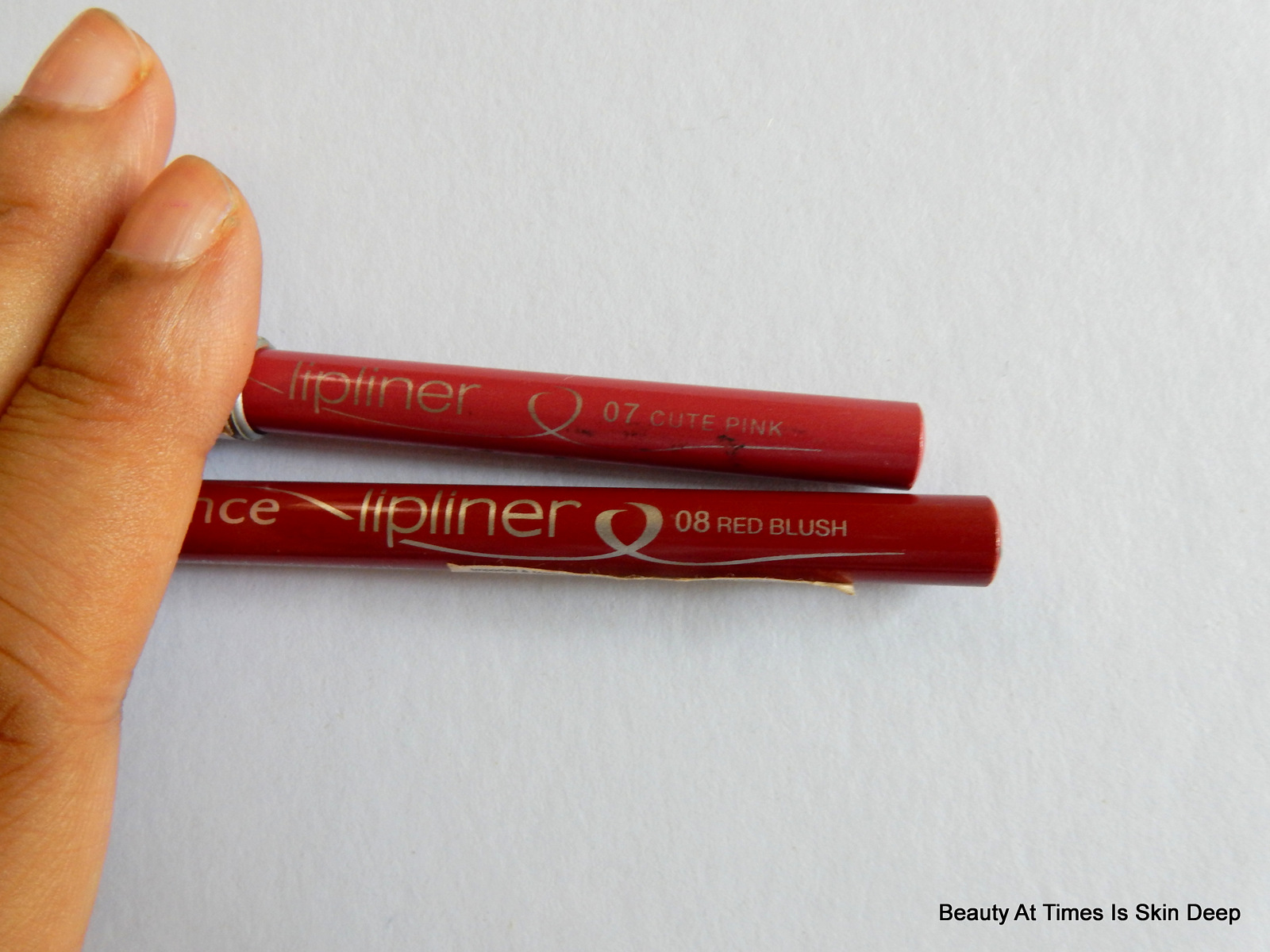 Essence Lip liners 07 Cute Pink , 08 Red Blush