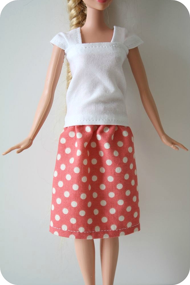 Super Easy and Fast Tutorial! How to Dress and Shirt for Barbie and Other  Dolls 