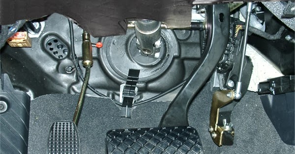 Sala de Trânsito Esqueça o pé esquerdo ao dirigir carro automático