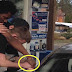 3 FUNCIONÁRIOS AGARRAM A MÃO DE UMA CLIENTE NO DRIVE-THRU. O MOTIVO É DE DEIXAR O QUEIXO CAÍDO