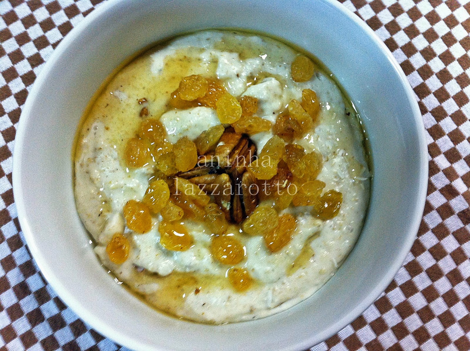 aninha lazzarotto: Mingau de Aveia com Leite de Amêndoas, Coco e Nozes