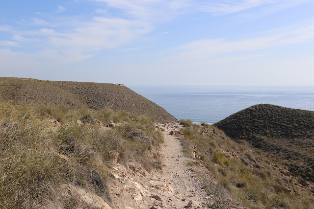 Playa de los Muertos en Cabo de Gata. Camino para acceder ala playa