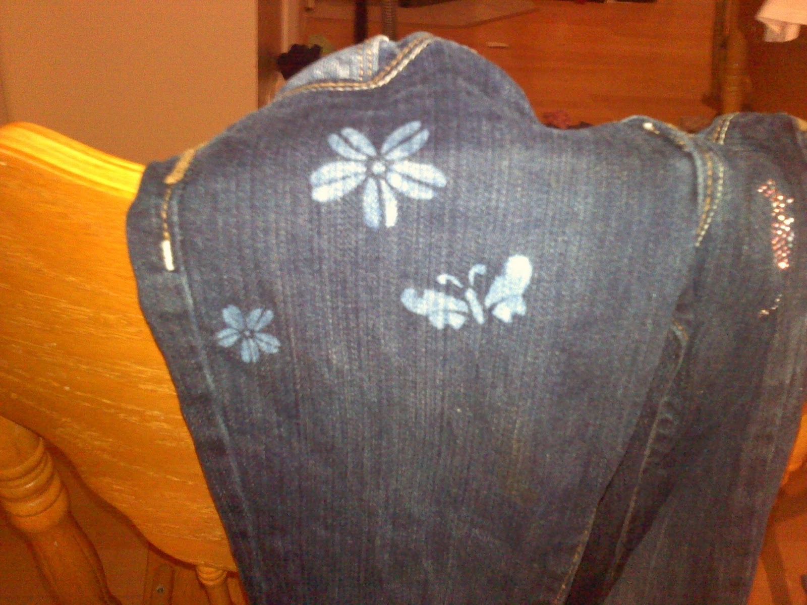 Quest For Craftiness: Bleach Pen Jeans