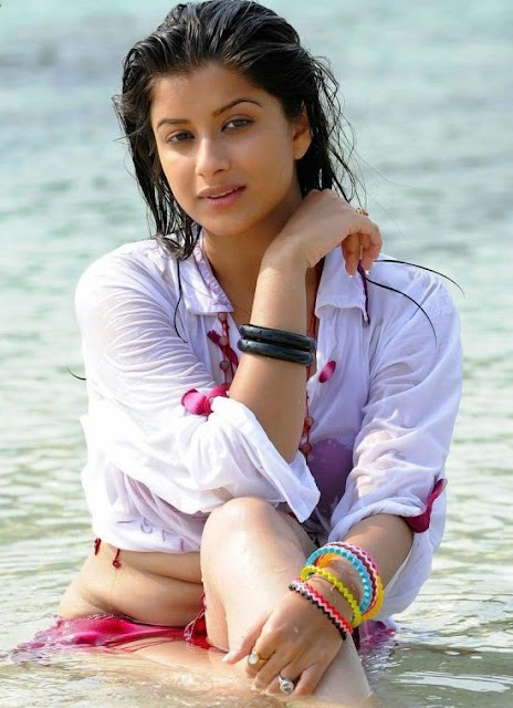 Hot Telugu Actress Madhurima Bikini Pics ~ Desi Pics 