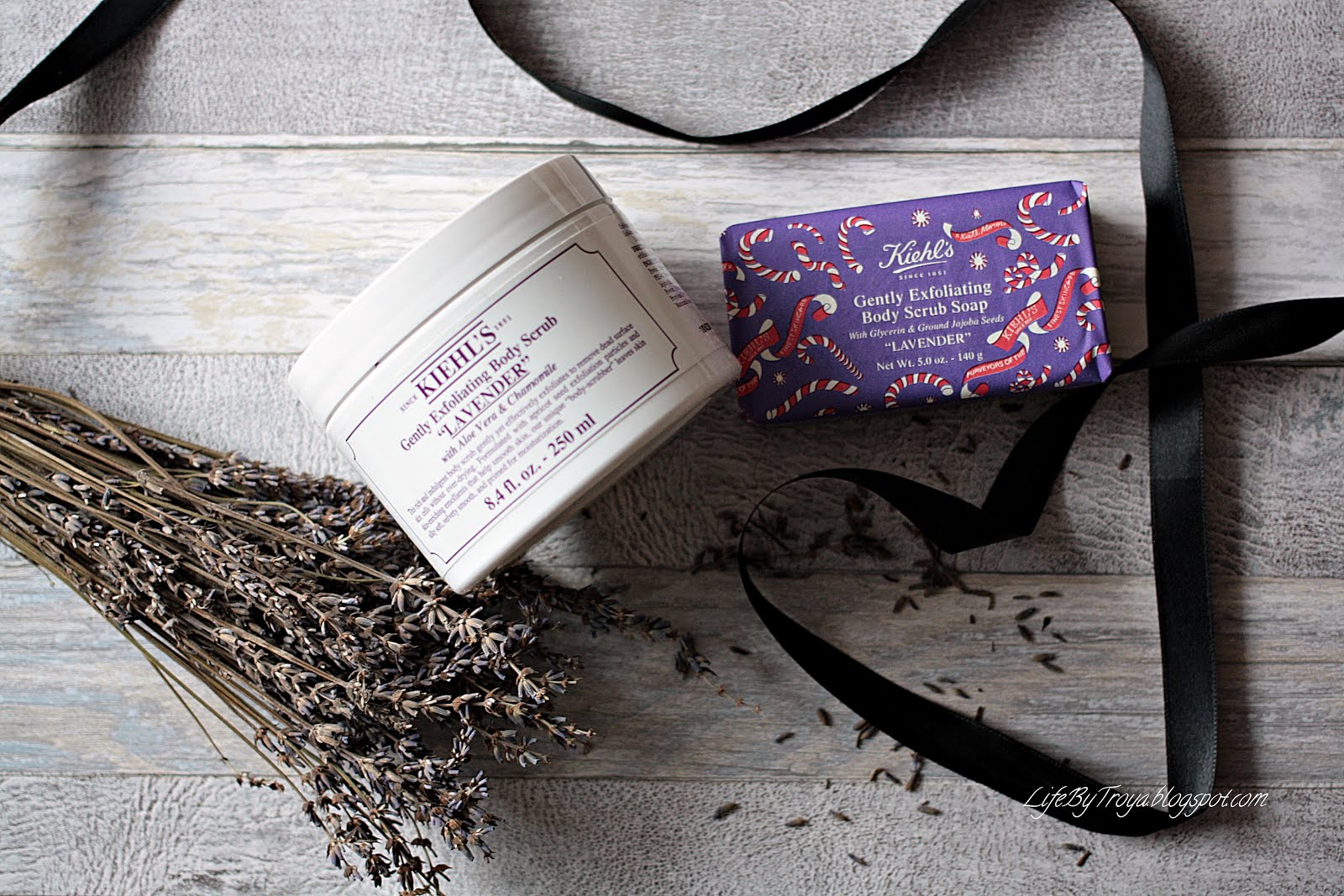 Review Kiehl's Gently Exfoliating Body Scrub “Lavender” and Lavender