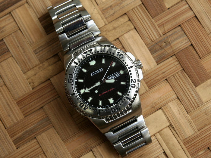 SOLD : Seiko diver SHC055 Black Knight Quartz + orig Rubber Strap for $270  | The Watch Site