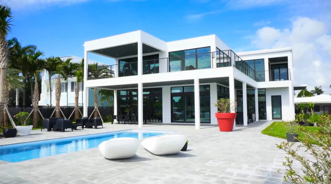 Tour 2900 NE 24th Ct, Fort Lauderdale, FL vs. 39 Interior Design Photos