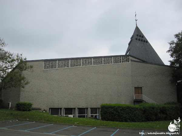 Saint-Fargeau-Ponthierry - Eglise Sainte-Marie  Architecte: Maurice Novarina  Vitraux: François Baron-Renouard  Construction: 1965 - 1966