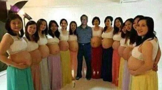 Heboh! Pria Ini Berfoto Dengan 13 Istrinya yang Tengah Hamil Bersamaan Heboh! Pria Ini Berfoto Dengan 13 Istrinya yang Tengah Hamil Bersamaan