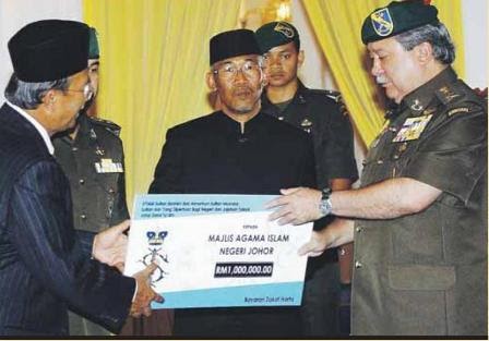 Maharum Bugis Syah MBS Sultan  Johor  Bayar Zakat RM1 Juta