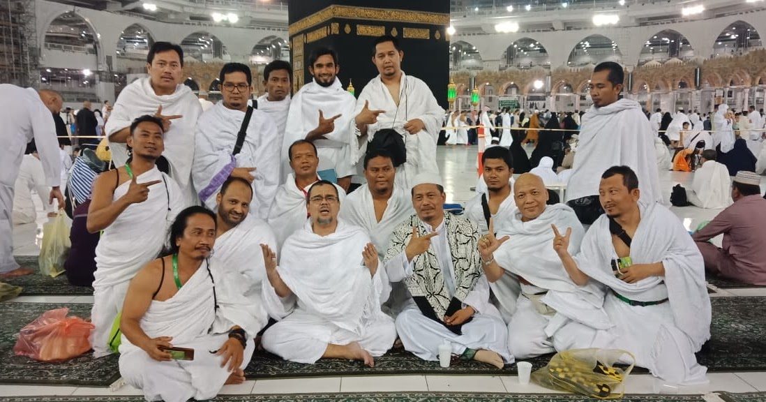 KH. Buya Qurtubi Jaelani Umroh Bersama Imam Besar Habib