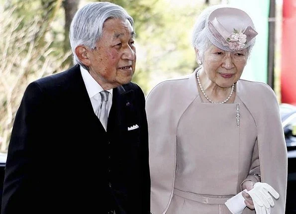 Empress Michiko, Crown Prince Naruhito, Crown Princess Masako, Prince Fumihito and Princess Kiko