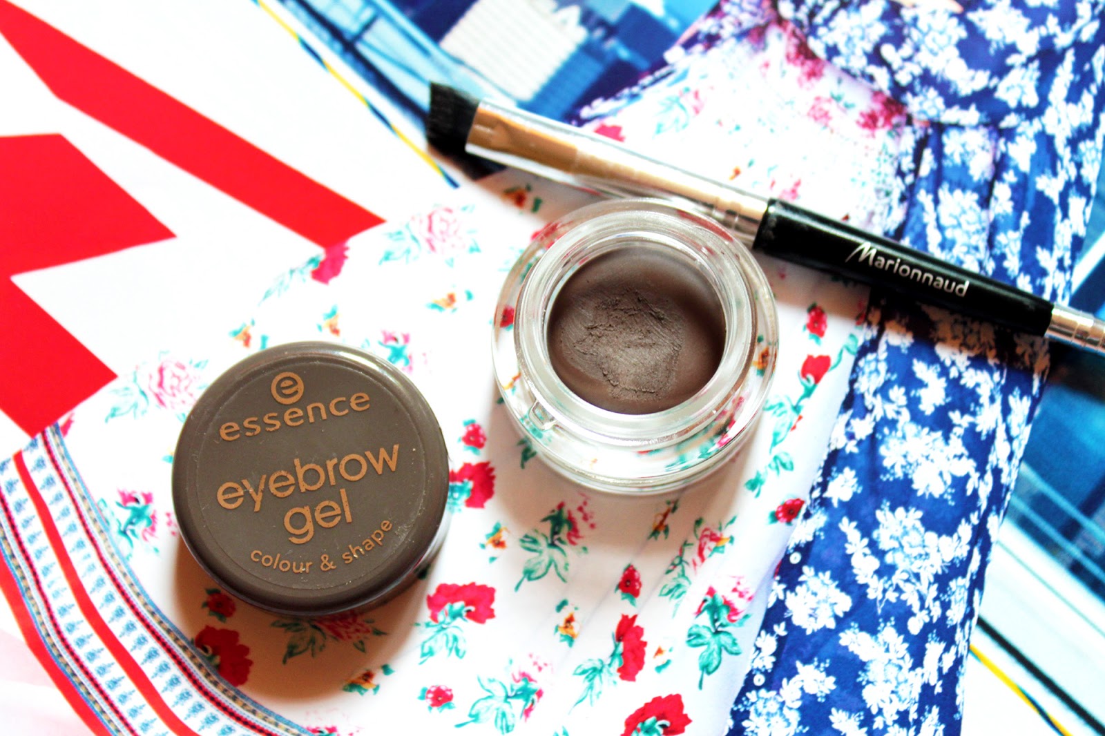 The Brown for the Brows essence cosmetics Eyebrow Gel Colour & Shape