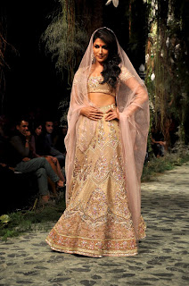 Chitrangda Singh at Tarun Tahiliani's show at Aamby Valley India Bridal Fashion Week 2012