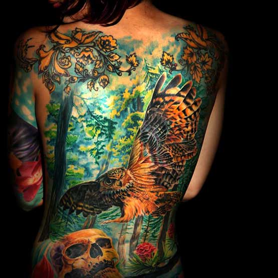 espectacular tatuaje e la espalda en 3d
