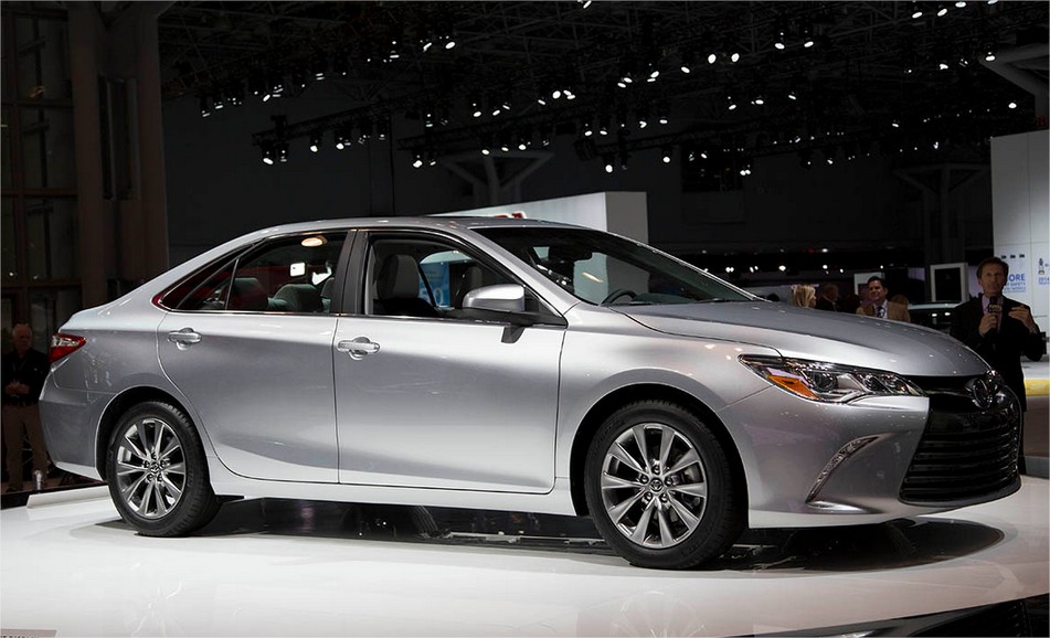 2016 Toyota Camry Review Specs Price Automobile Center 2016 Camry Sedan