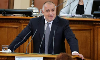 Премиерът Бойко Борисов заговори за оставка, ако депутатите му гласуват „за" връщане на по-либералния режим за пушене.