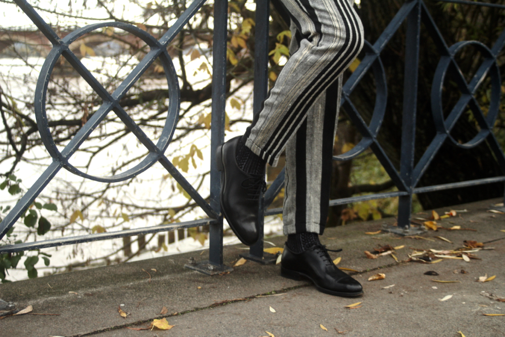 blog-mode-homme-style-elegant-masculin-smart-preppy-michel-axel-alfred-sargent-chaussure-richelieu-luxe-anglaise-cuir-noir-pull-chachemire-travail-business-chic-dandy-traditionnel