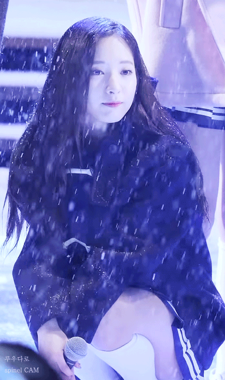 우주소녀 보나 1년전 눈내리던 밤.jpgif | 인스티즈