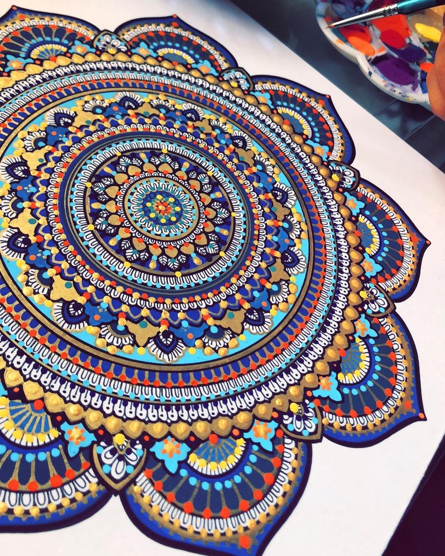 09-Asmahan-Mosleh-Mandala-Drawn-and-then-Painted-with-Color-Themes-www-designstack-co