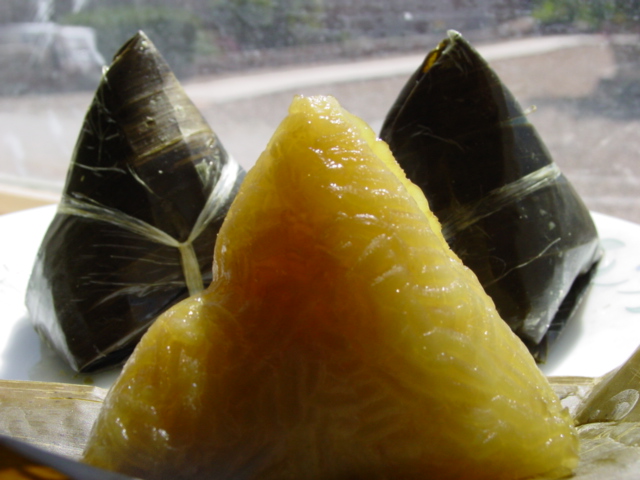 Bếp Nhà Tui (My Family Kitchen): Bánh Ú Tro Nhân Đậu Xanh