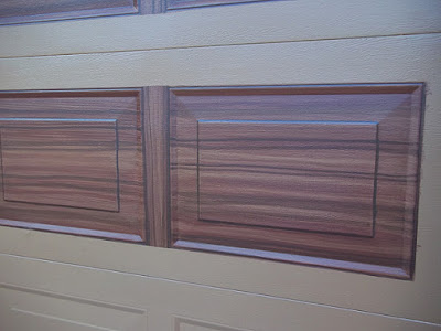 paint a garage door to look like wood