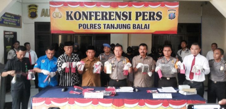 Temu pers pemaparan kasus narkoba di Polres Tanjungbalai. Temu pers pemaparan kasus narkoba di Polres Tanjungbalai.