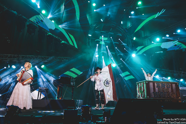Saori, Fukase and DJ LOVE of SEKAI NO OWARI performing at MTV World Stage Malaysia 2015 on 12 Sep (Credit - MTV Asia & Aloysius Lim)