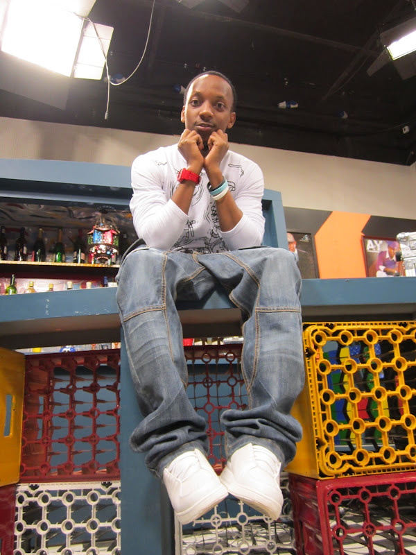 NURU THE LIGHT: ITS FRIDAY NIGHT LIVE ON EATV!!!