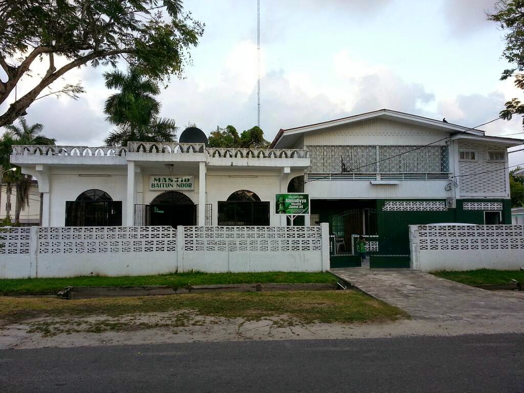AHMADIYYA MOSQUE Baitun Noor and Mission House Queenstown Guyana