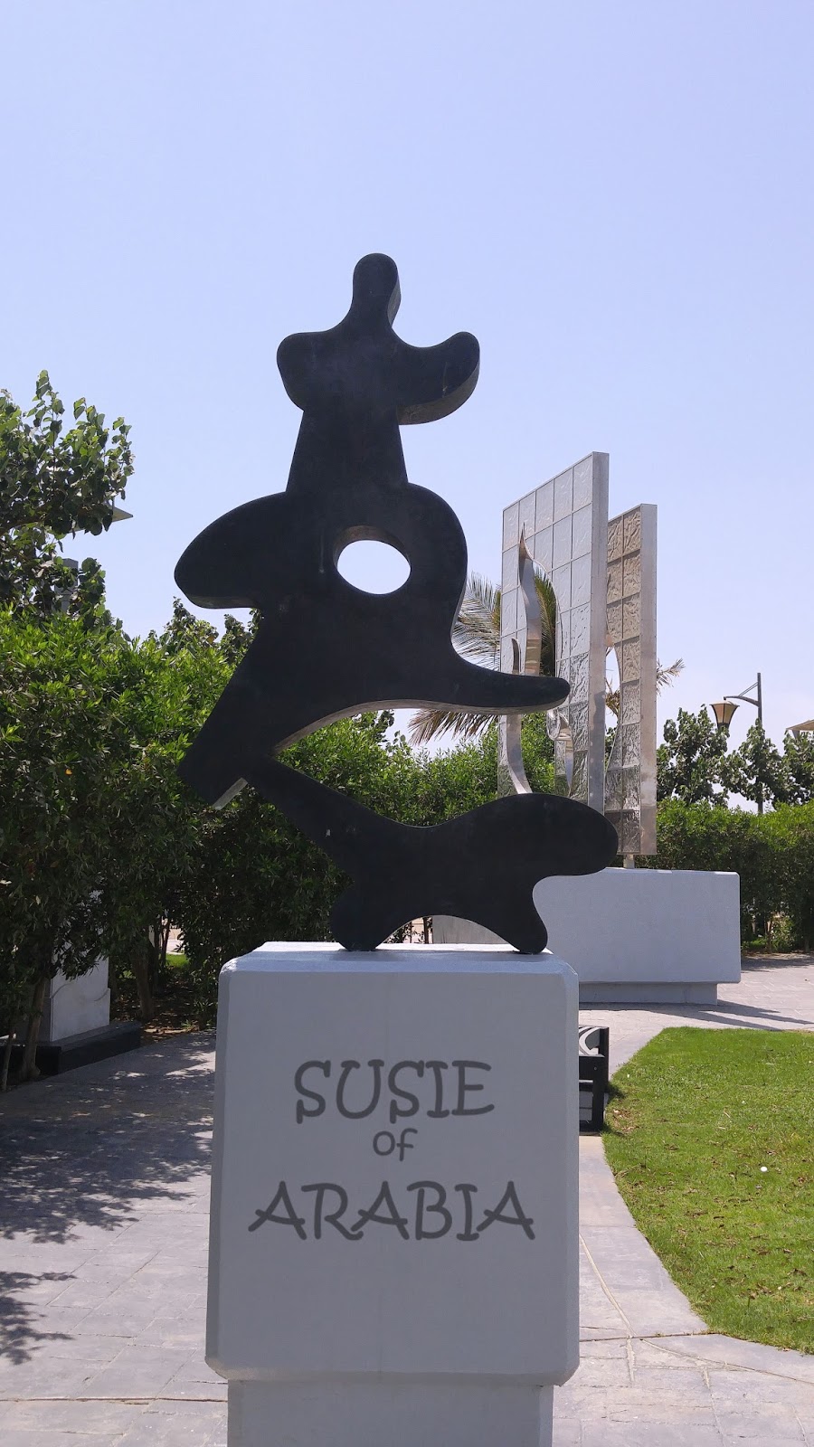 Jeddah Daily Photo Jeddah Sculpture A Step Forward