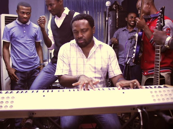 cobhams asuquo playing piano