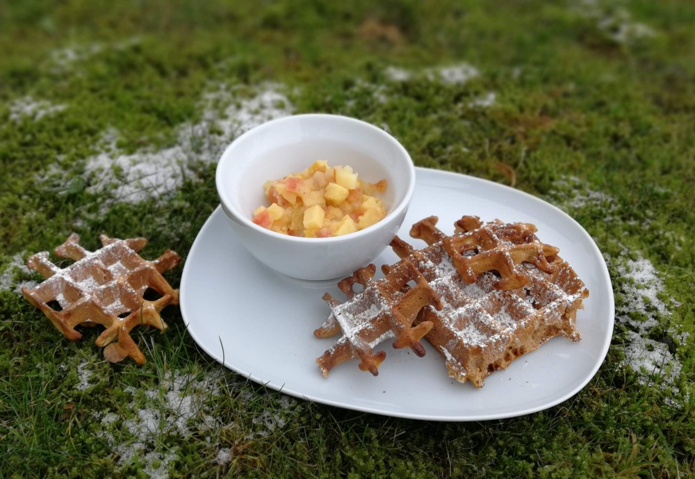 Barbaras Spielwiese: Lebkuchenwaffeln mit Apfel-Quitten-Kompott