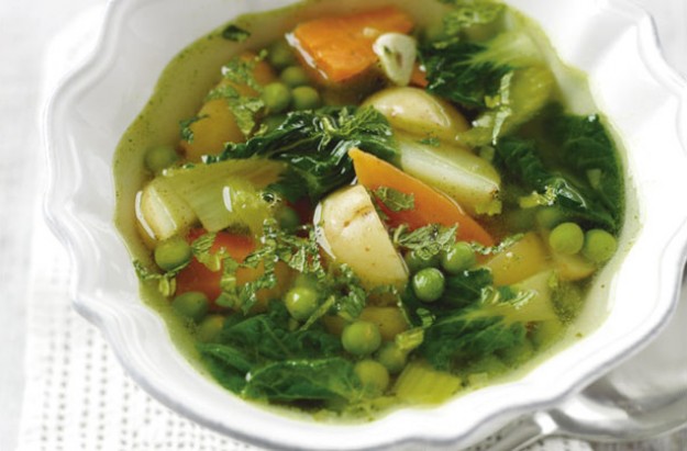 Low Calorie Spring Vegetable Soup #healthysouprecipe