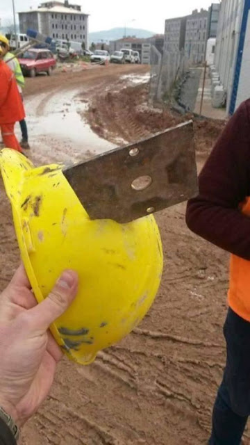 10 Foto Keberuntungan ini Menjadi Bukti Pentingnya Memakai Helm, Agar Tak Selalu Disepelekan 10 Foto Keberuntungan ini Menjadi Bukti Pentingnya Memakai Helm, Agar Tak Selalu Disepelekan