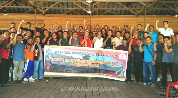 Marselinus Daniar Nahkodai Pemuda Dayak Kabupaten Sekadau Usai ditetapkan sebagai ketua pemuda dayak kabupaten sekadau, Marselinus Daniar SH menyampaikan permohonan dukungan dari seluruh kalangan muda dayak sekadau atas kepercayaan yang diamanahkan.