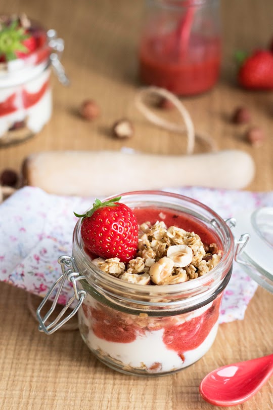 recette Yaourt au coulis de fraise et granola