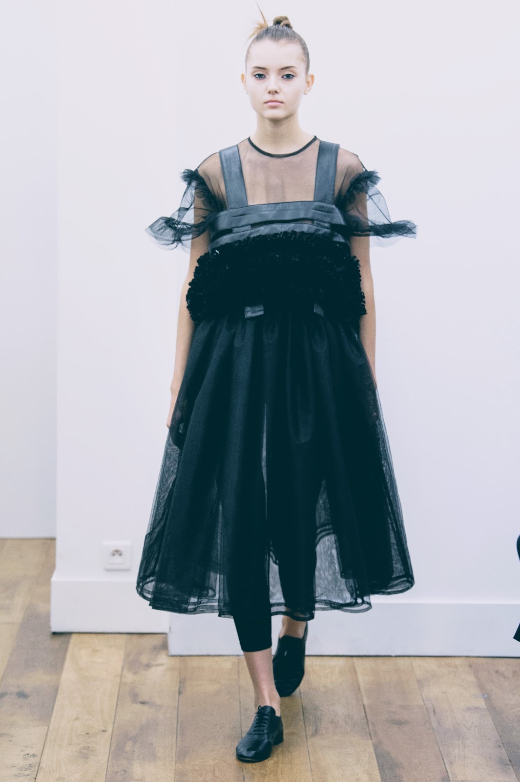 fashion-shows/fall-2017-ready-to-wear/noir-kei-ninomiya/slideshow/collection