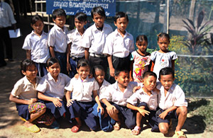 Baju uniform sekolah Kemboja