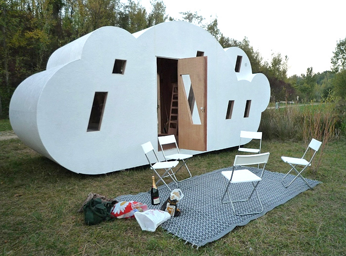 Cloud-shaped Pod Sleeps Seven