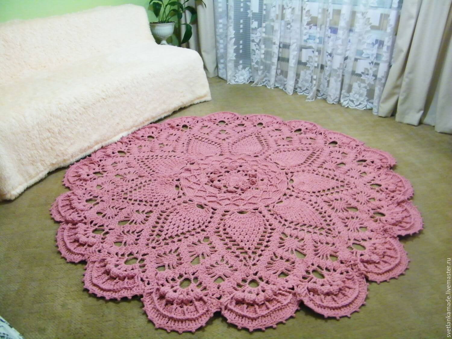 ↦ Crochet string rug Learn how to make amazing model.
