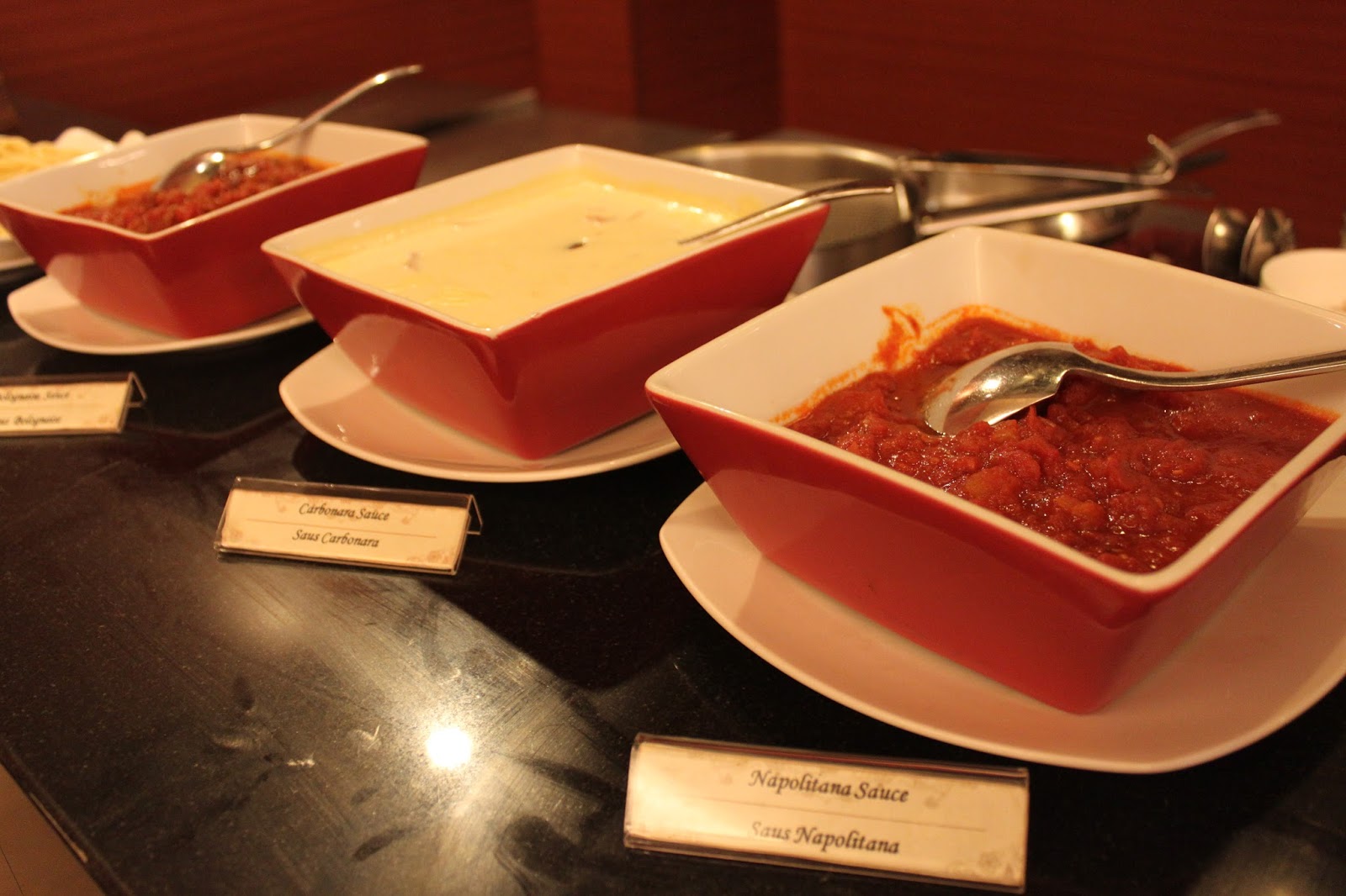 The Cafe Java Paragon: Buffet Lunch - et l'amour