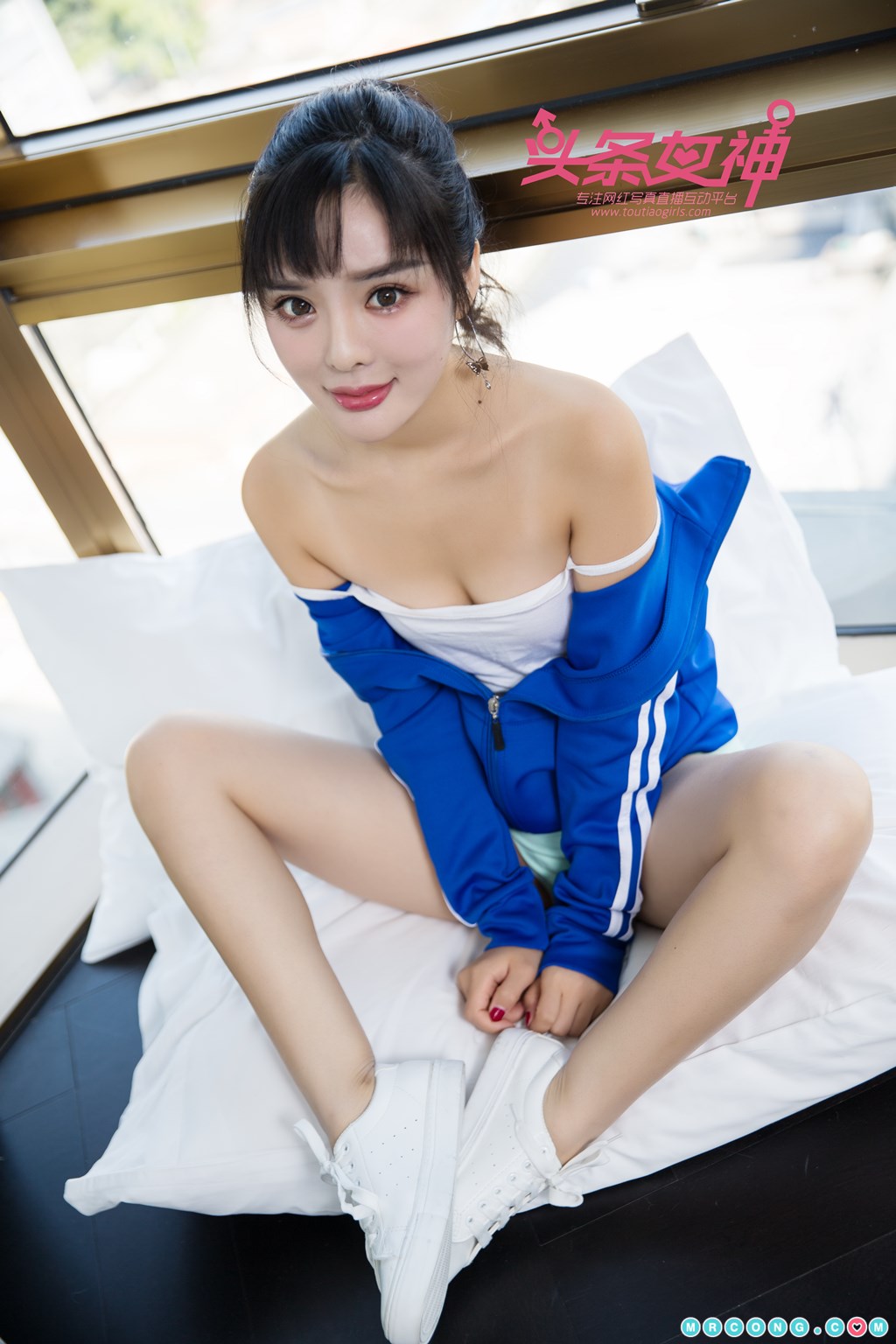 TouTiao 2017-11-26: Model Zhou Xi Yan (周 熙 妍) (23 photos)