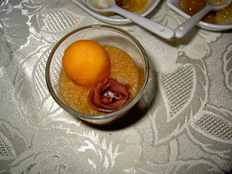 Il quaderno di Chiaretta Mousse di melone con roselline di prosciutto