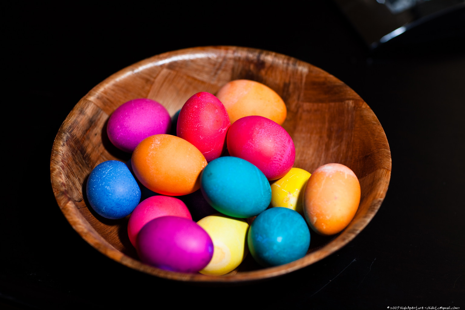 Дети красили яйца. Яйца крашенки. Яйцо Пасха. Крашенные яйца крашенки. Красим яйца на Пасху.