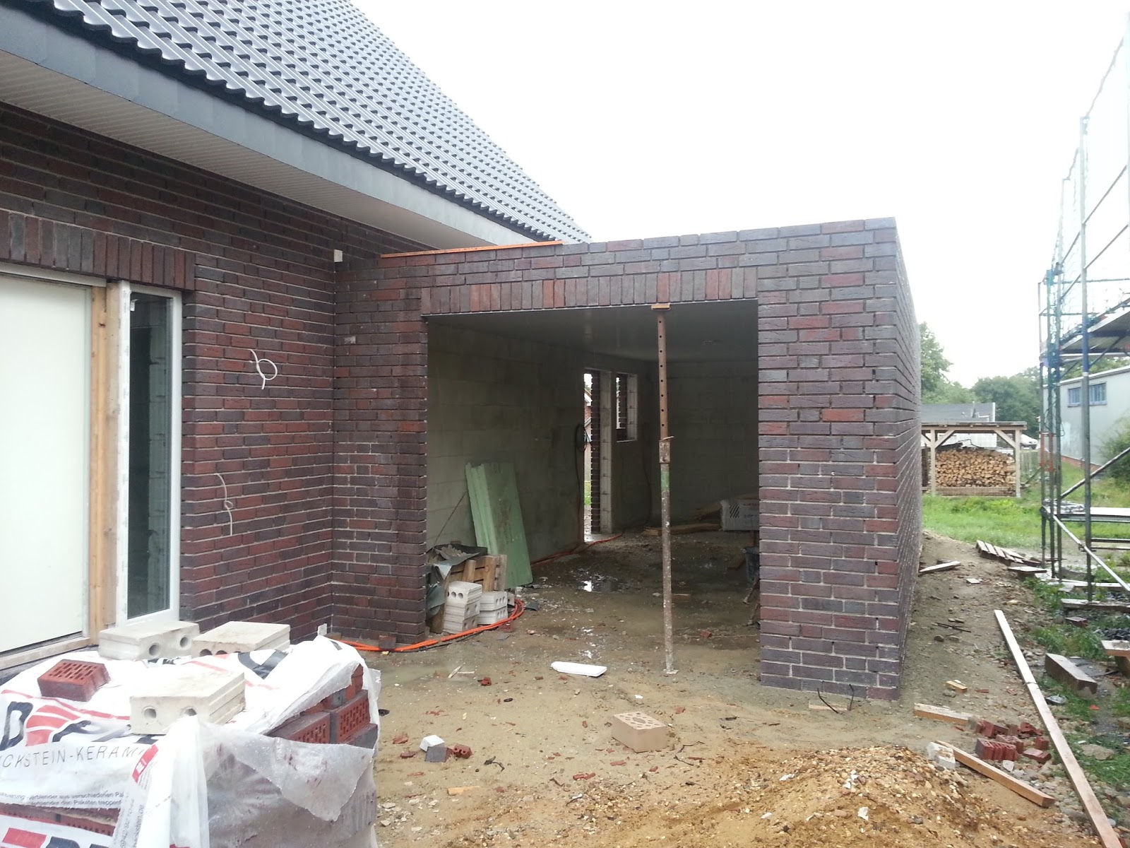 Ralf & Natalie's Baublog: Garage fertig verblendet & Vorarbeiten für