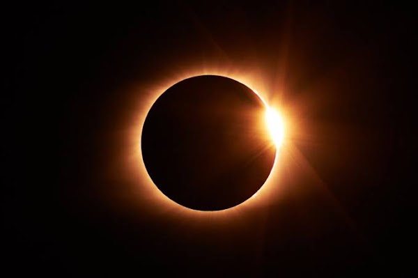 En unas horas habra eclipses solar. En unas horas habra eclipses solar.