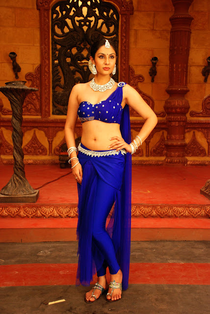 Actress Divya Parameshwar Navel Show Photos