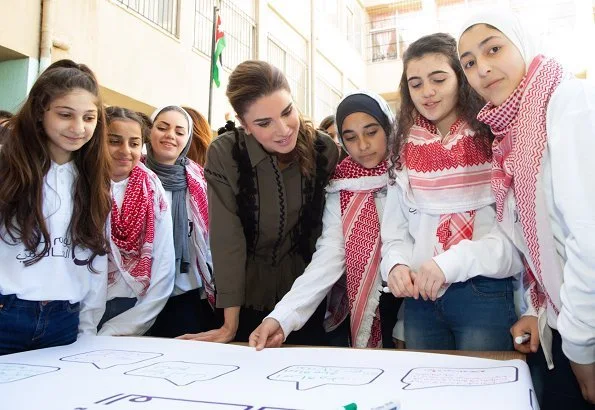 Queen Rania launched online educational platform Edraak’s mathematics curricula